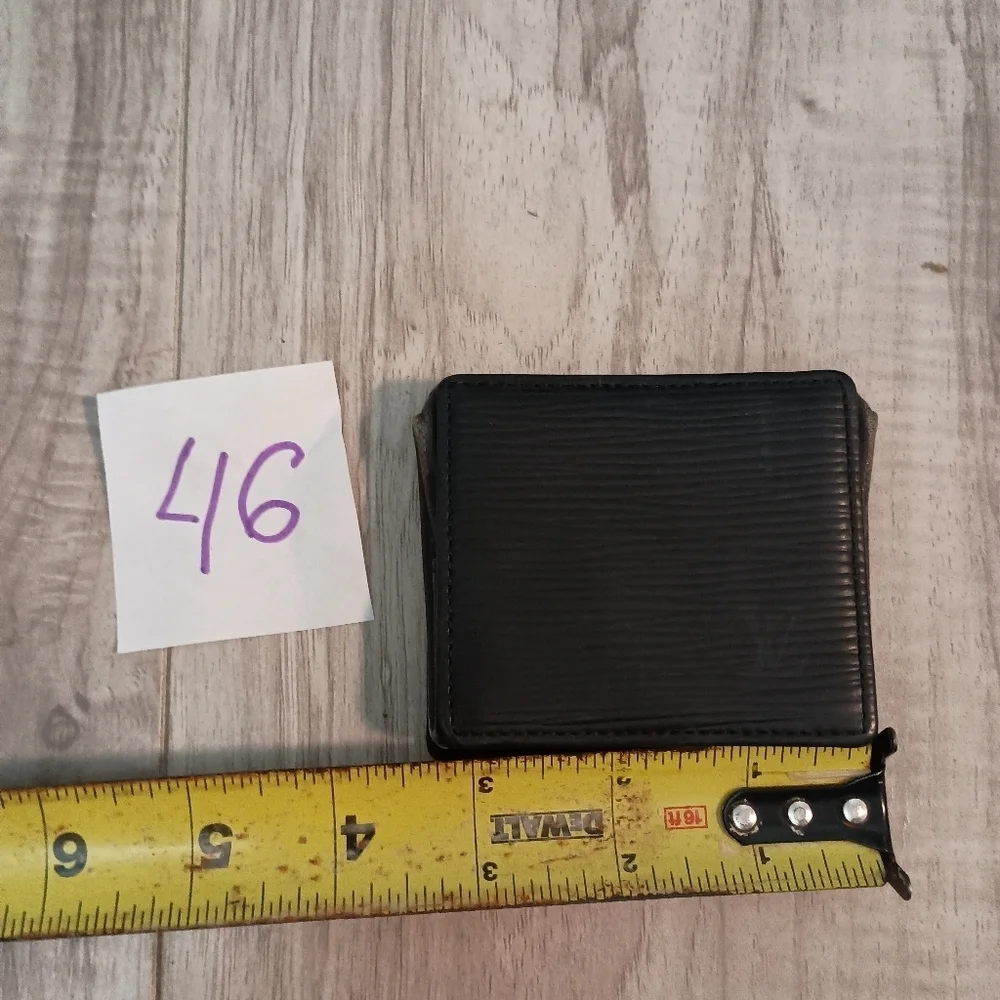 Authentic Louis Vuitton LV Epi Porte Monnaie Bowatt Coin Case Noir Black